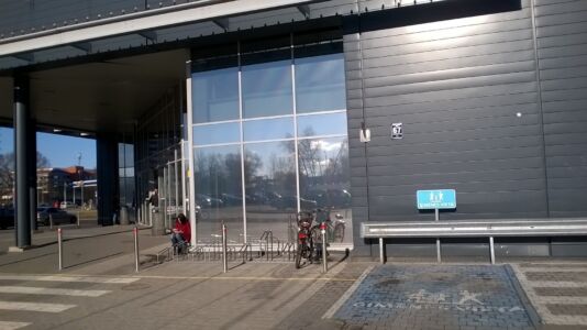 Šeit starp 7 zemām velonovietnēm ir 2 augstākas novietnes, pie kurām var mēģināt pieslēgt arī rāmi. Tā gan nav paredzēts darīt...