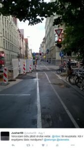 Šādi satiksme "regulēta" tiek jau teju divas nedēļas.