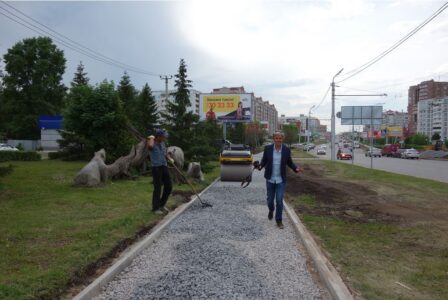 Pirmo veloceļu būvniecība procesā.