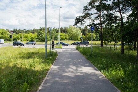 Puskilometru garais ceļa posms beidzas tā īsti nemaz nesācies.