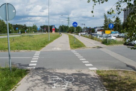 Kārtējā iebrauktuve, kārtējās apmales...