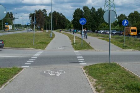 Kārtējā iebrauktuve, kārtējās apmales...