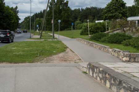Kā redzams pēc izbraukātās taciņas, patiesās velosipēdistu trajektorijas atšķiras no RDSD iedomātajām...