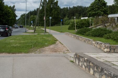 Kā redzams pēc izbraukātās taciņas, patiesās velosipēdistu trajektorijas atšķiras no RDSD iedomātajām...