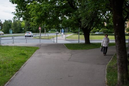 Visbeidzot esam atgriezušies vietā, kur "veloceļš" sadalījās abās ielas pusēs.