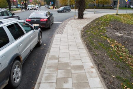 Raupjais bruģis te nav, te ir.