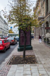 Savukārt šeit stends tajā ietilpst.