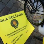 Foto: Ieva Leiniša, LETA, Jauns.lv
http://jauns.lv/foto/zinas/33622-piketa-pie-rigas-domes-pieprasa-veloinfrastrukturas-uzlabosanu