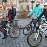 Foto: Ieva Leiniša, LETA, Jauns.lv
http://jauns.lv/foto/zinas/33622-piketa-pie-rigas-domes-pieprasa-veloinfrastrukturas-uzlabosanu