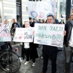 Foto: Ieva Leiniša, LETA, Jauns.lv
http://jauns.lv/foto/zinas/33622-piketa-pie-rigas-domes-pieprasa-veloinfrastrukturas-uzlabosanu