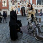 Foto: Ieva Leiniša, LETA, Jauns.lv
http://jauns.lv/foto/zinas/33622-piketa-pie-rigas-domes-pieprasa-veloinfrastrukturas-uzlabosanu