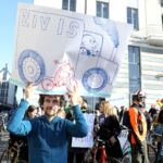 Foto: Ieva Leiniša, LETA, Jauns.lv
http://jauns.lv/foto/zinas/33622-piketa-pie-rigas-domes-pieprasa-veloinfrastrukturas-uzlabosanu