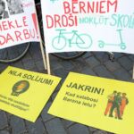 Foto: Ieva Leiniša, LETA, Jauns.lv
http://jauns.lv/foto/zinas/33622-piketa-pie-rigas-domes-pieprasa-veloinfrastrukturas-uzlabosanu
