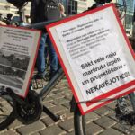 Foto: Anete Bērtule, Latvijas Televīzija https://www.lsm.lv/raksts/zinas/latvija/foto-piketa-pie-rigas-domes-pieprasa-sakartot-veloinfrastrukturu.a296329/